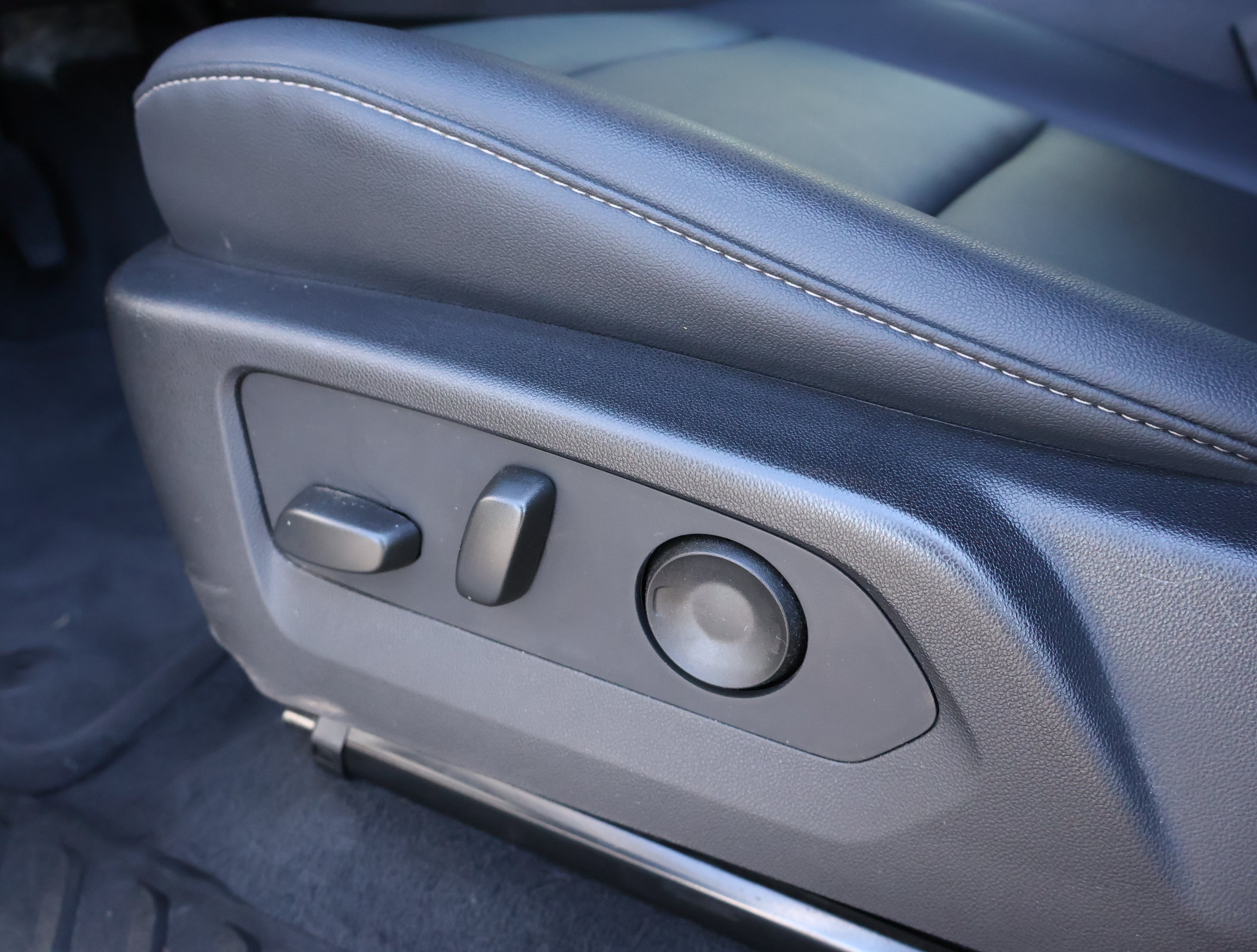 Used 2024 GMC Canyon Elevation w/ Elevation Premium Package AWD/4WD image 9