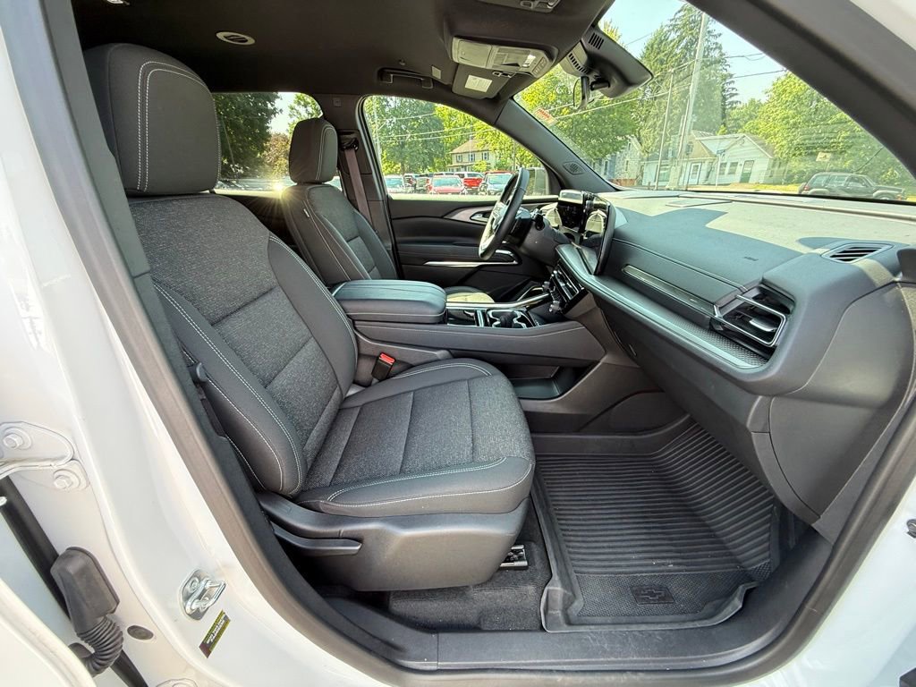 Used 2024 Chevrolet Traverse LT w/ Enhanced Driving Package image 38