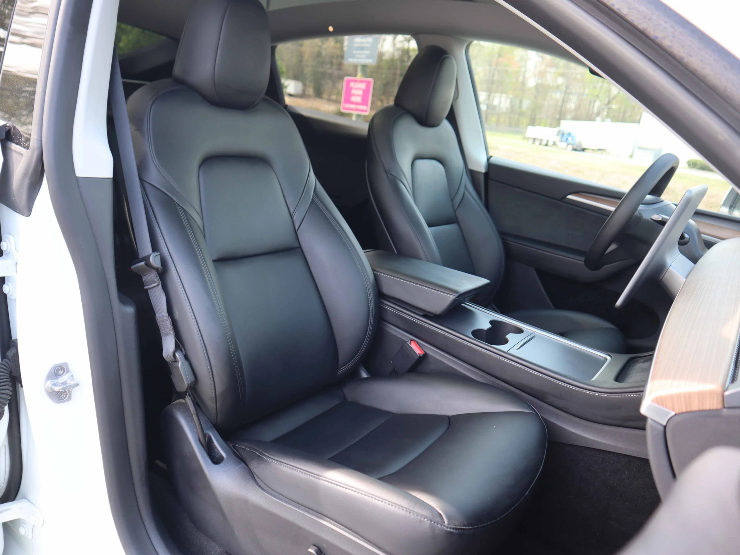 Used 2024 Tesla Model Y Performance image 5