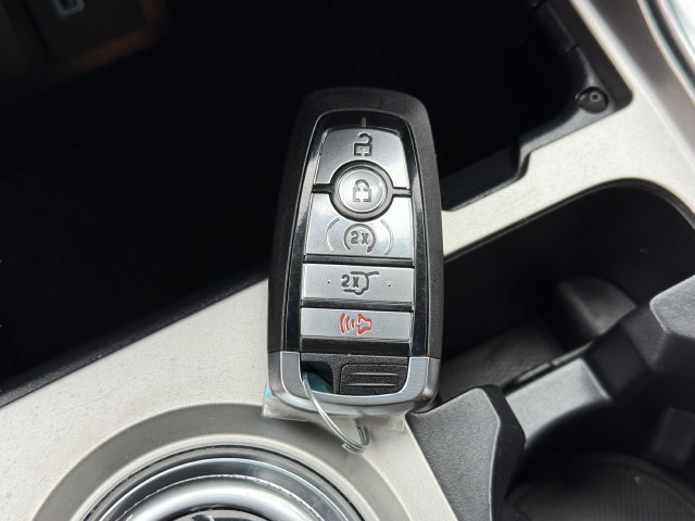 Used 2022 Ford Explorer XLT w/ Equipment Group 202A AWD/4WD image 16