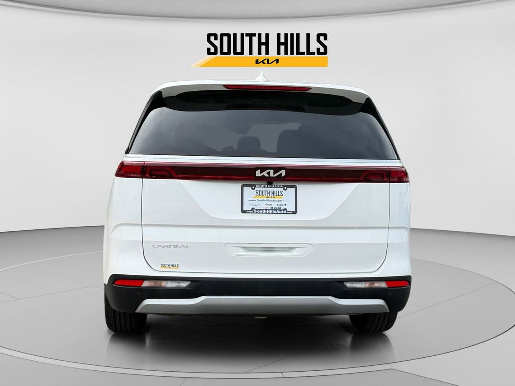 Used 2024 Kia Carnival EX FWD image 4
