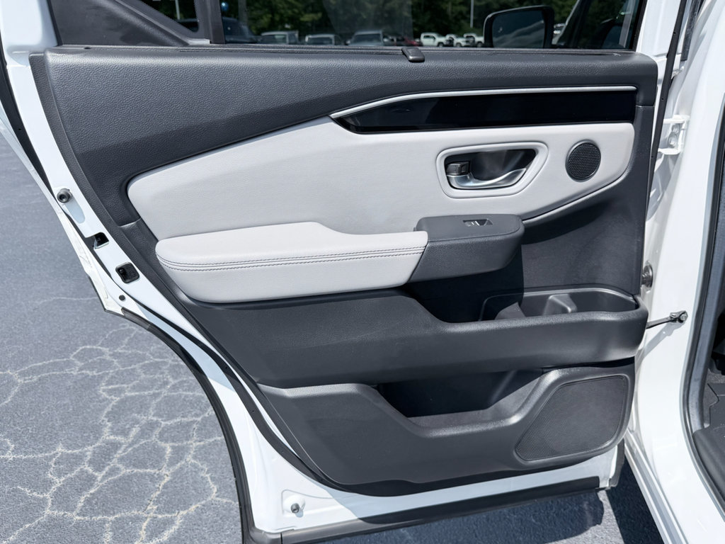 Used 2025 Honda Pilot EX-L image 31
