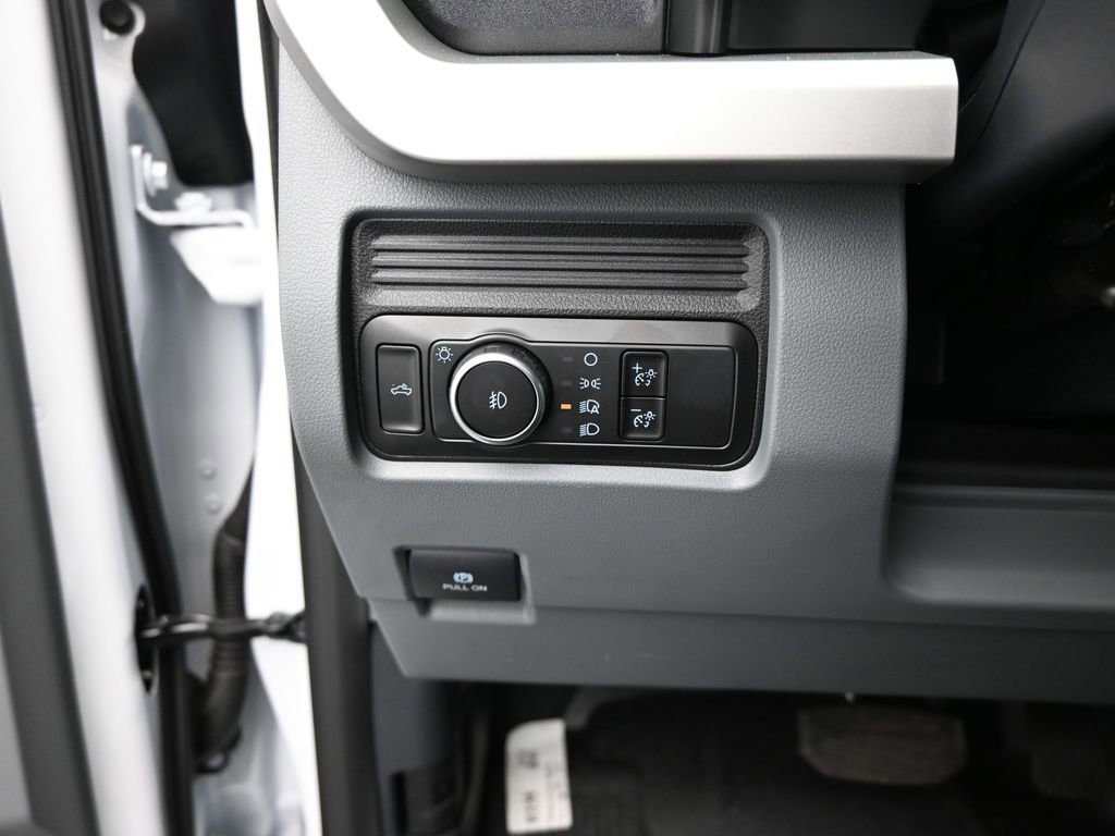 New 2025 Ford F450 XL w/ XL Chrome Package RWD image 11