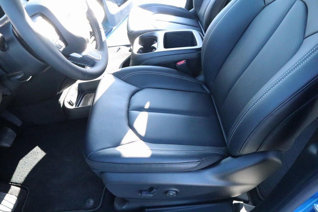 New 2026 Chrysler Pacifica Select image 12