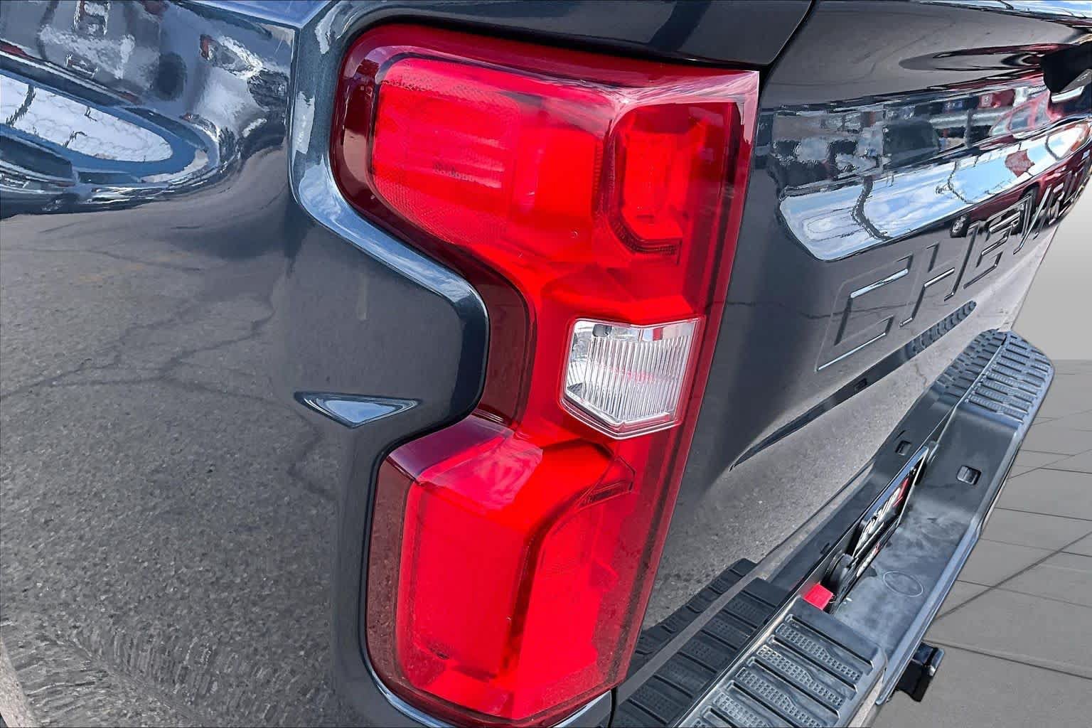 Used 2021 Chevrolet Silverado 1500 LT Trail Boss w/ Convenience Package II AWD/4WD image 28