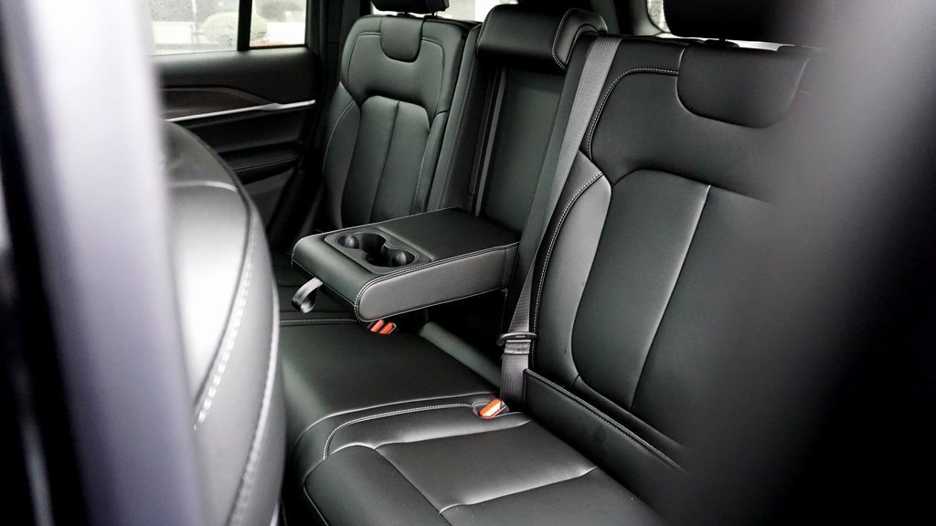 New 2025 Jeep Grand Cherokee Limited image 11