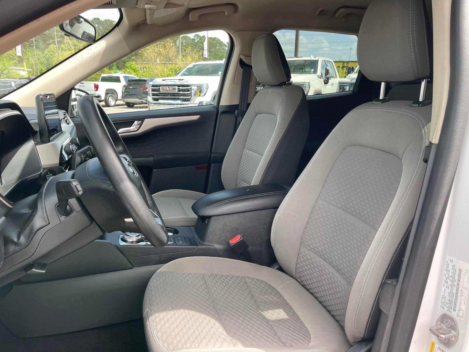 Used 2020 Ford Escape SE image 13