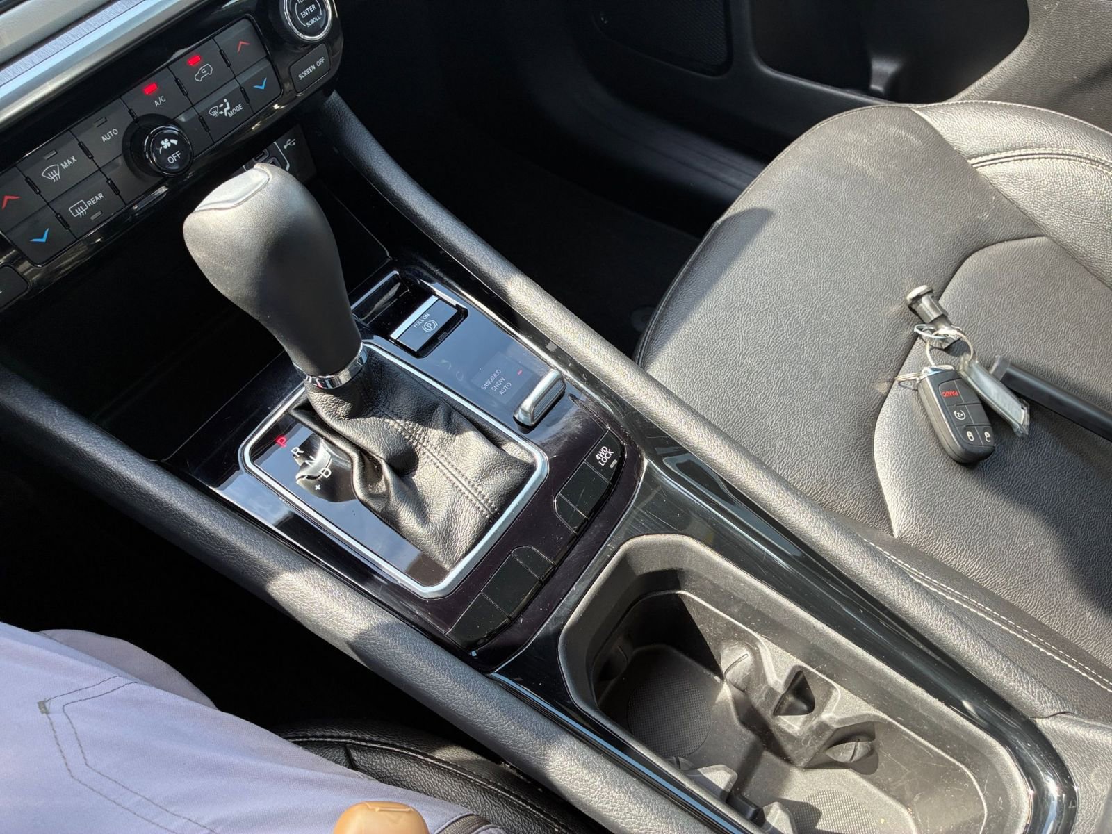 Used 2025 Jeep Compass Limited image 39