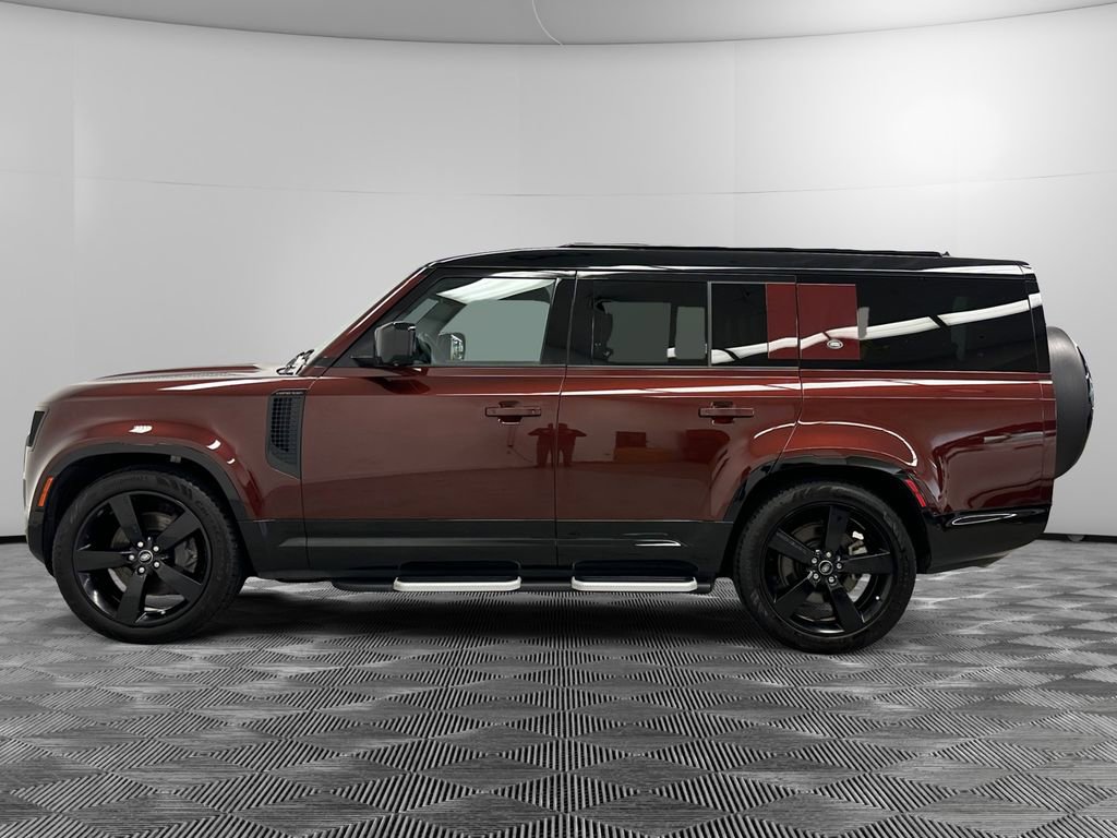 Used 2024 Land Rover Defender 130 X-Dynamic SE image 2
