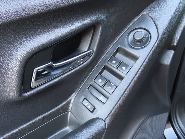 Used 2019 Chevrolet Trax LT w/ Driver Confidence Package FWD image 27