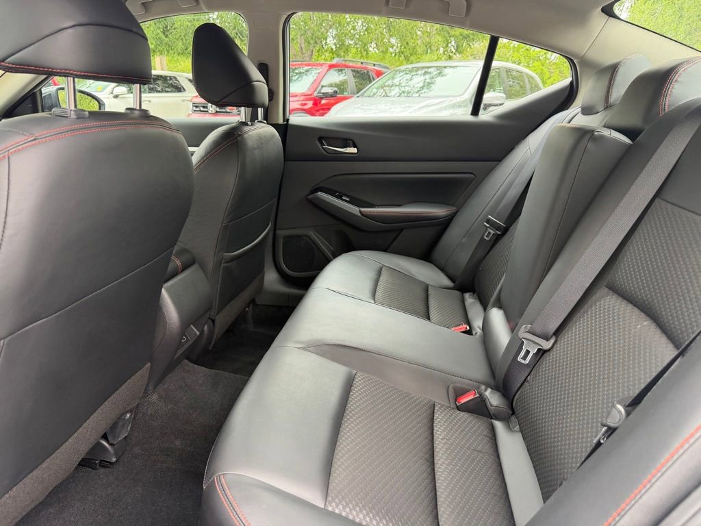 Used 2025 Nissan Altima 2.5 SR FWD image 10