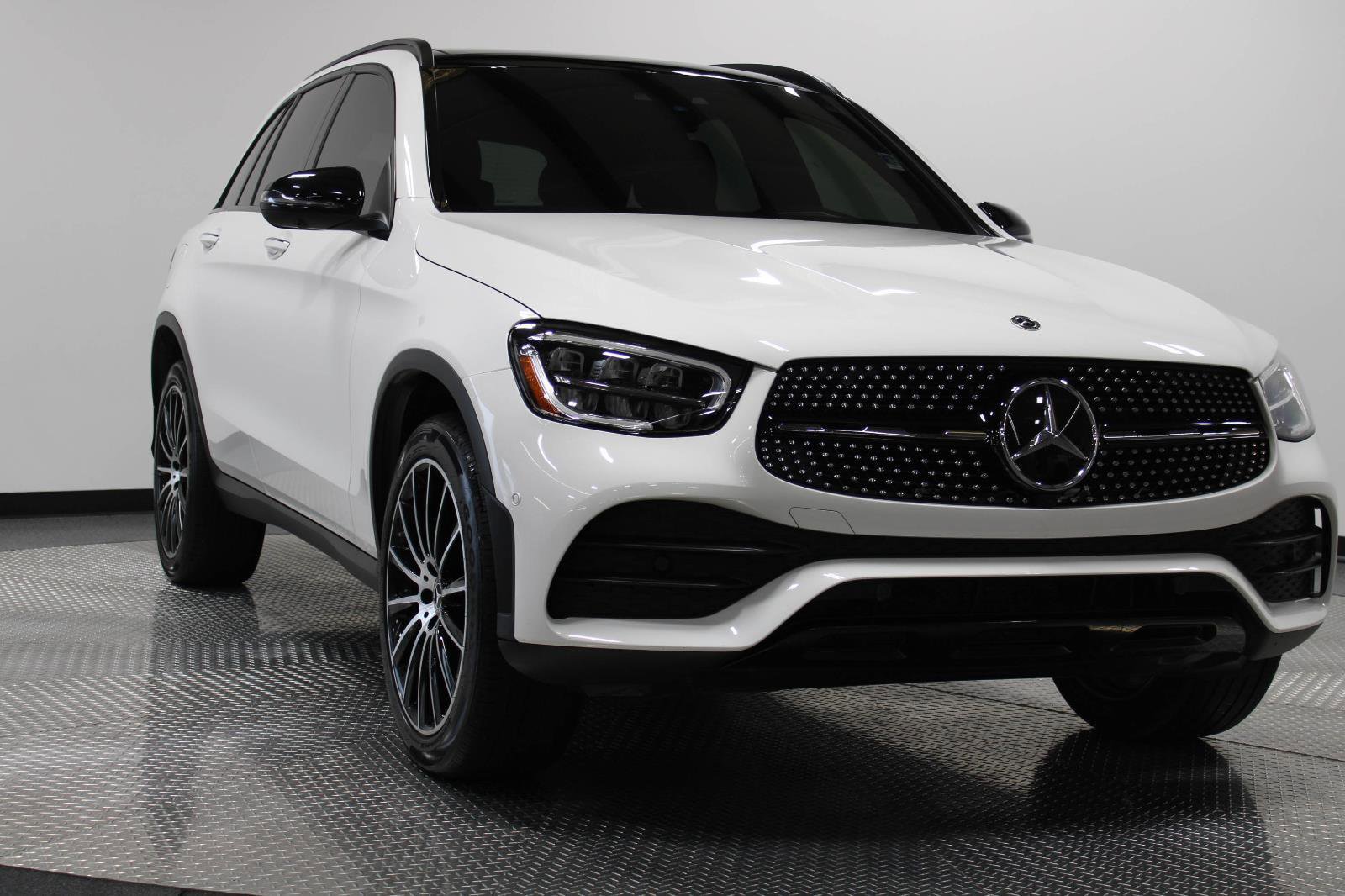 Used 2022 Mercedes-Benz GLC 300 4MATIC image 3