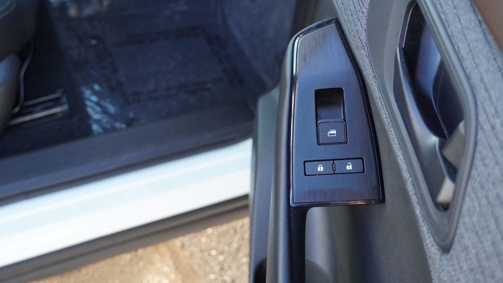 Used 2023 Nissan Rogue S image 24