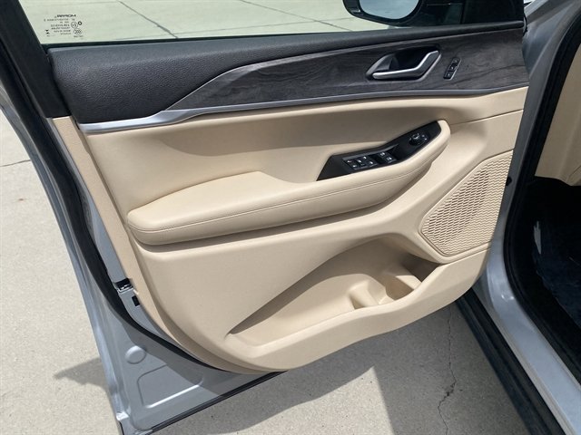 Used 2024 Jeep Grand Cherokee Limited AWD/4WD image 19