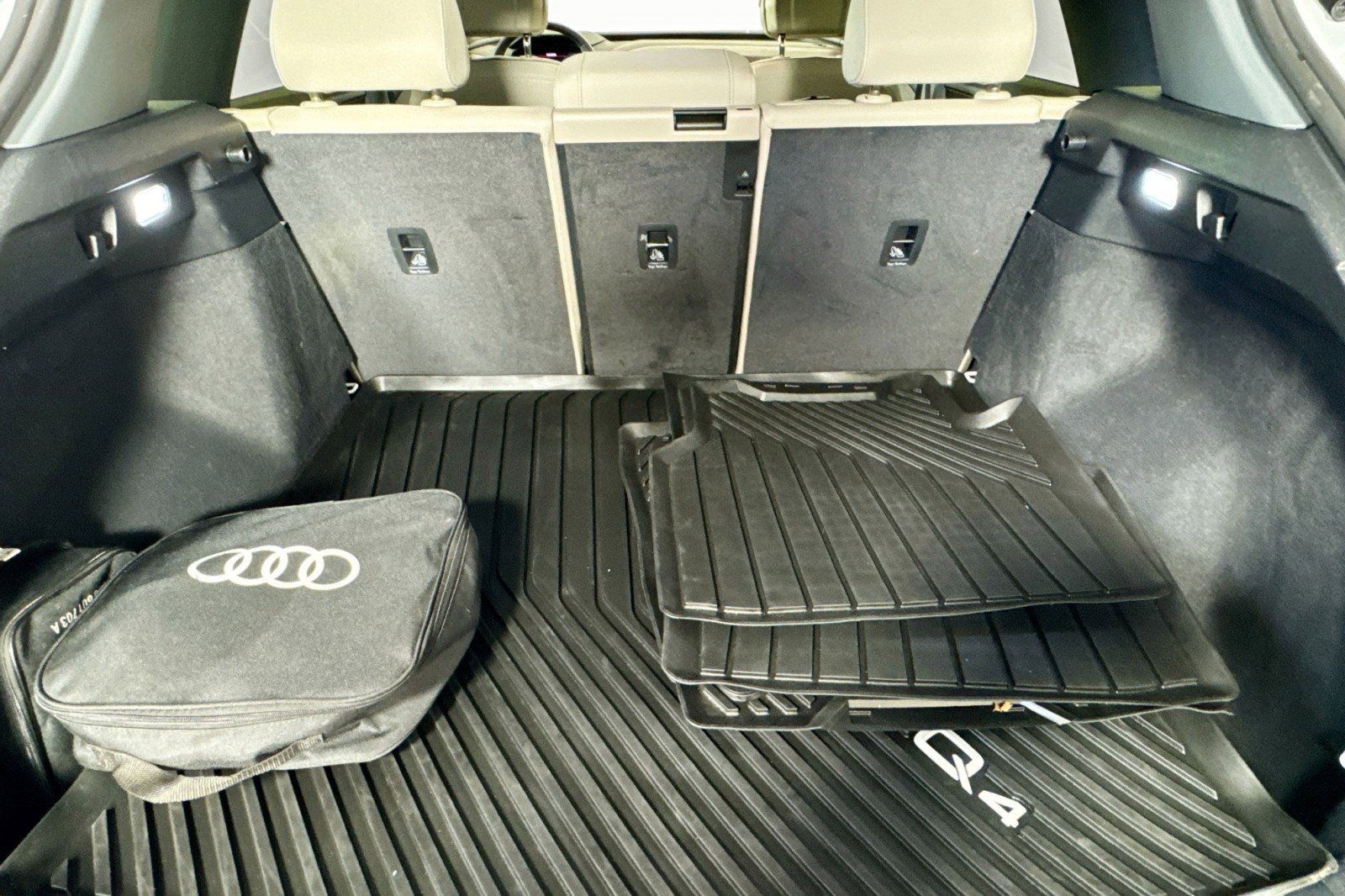 Used 2025 Audi Q4 e-tron Premium Plus image 25