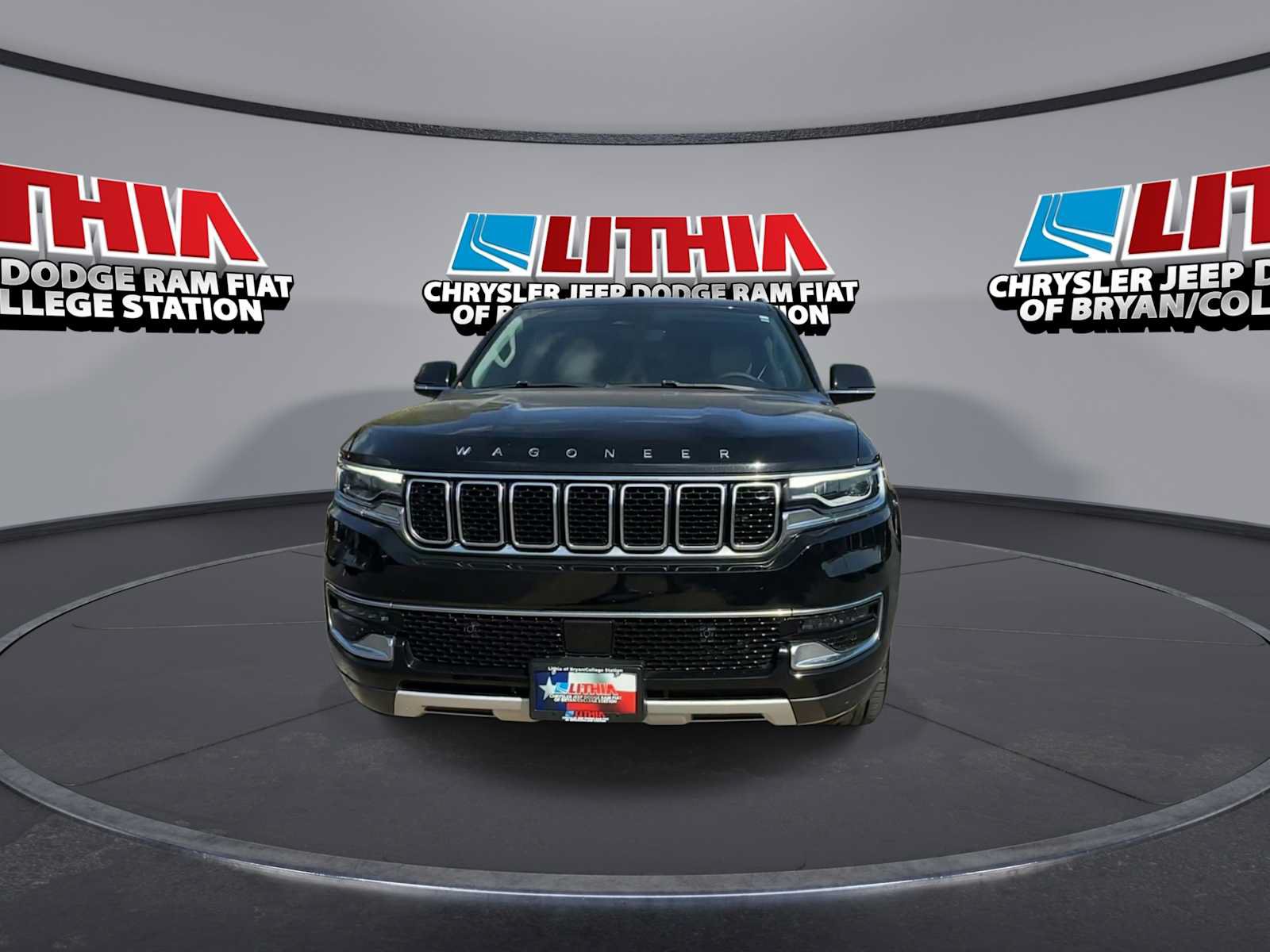 Used 2022 Jeep Wagoneer Series II AWD/4WD image 3