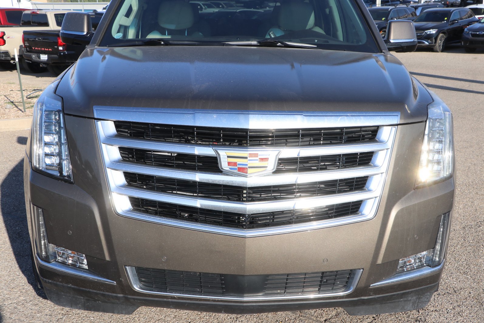 Used 2015 Cadillac Escalade Premium AWD/4WD image 2