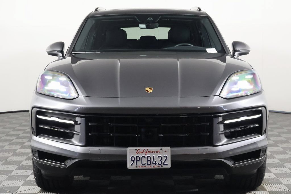Used 2025 Porsche Cayenne AWD/4WD image 2