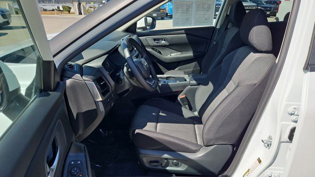 Used 2025 Nissan Rogue SV FWD image 18