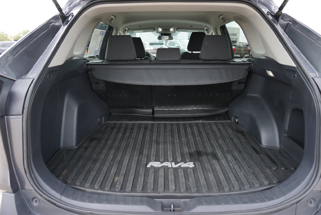 Used 2024 Toyota RAV4 LE AWD/4WD image 10