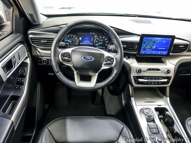 Used 2024 Ford Explorer XLT w/ Equipment Group 202A AWD/4WD image 3