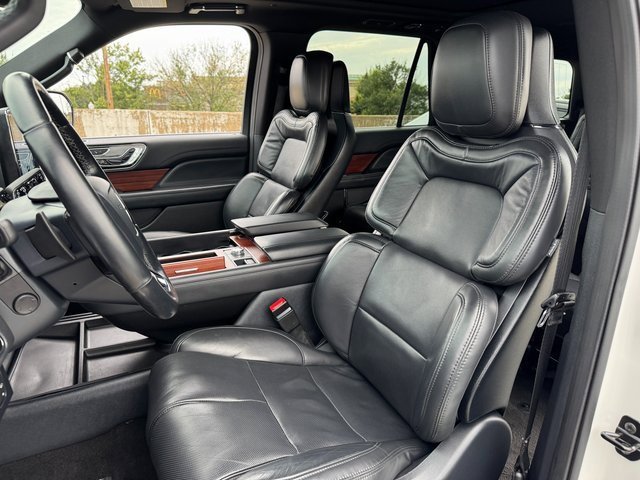 Used 2022 Lincoln Navigator Reserve w/ Monochromatic Package image 14