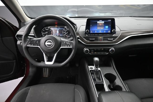 Used 2025 Nissan Altima 2.5 SV FWD image 28
