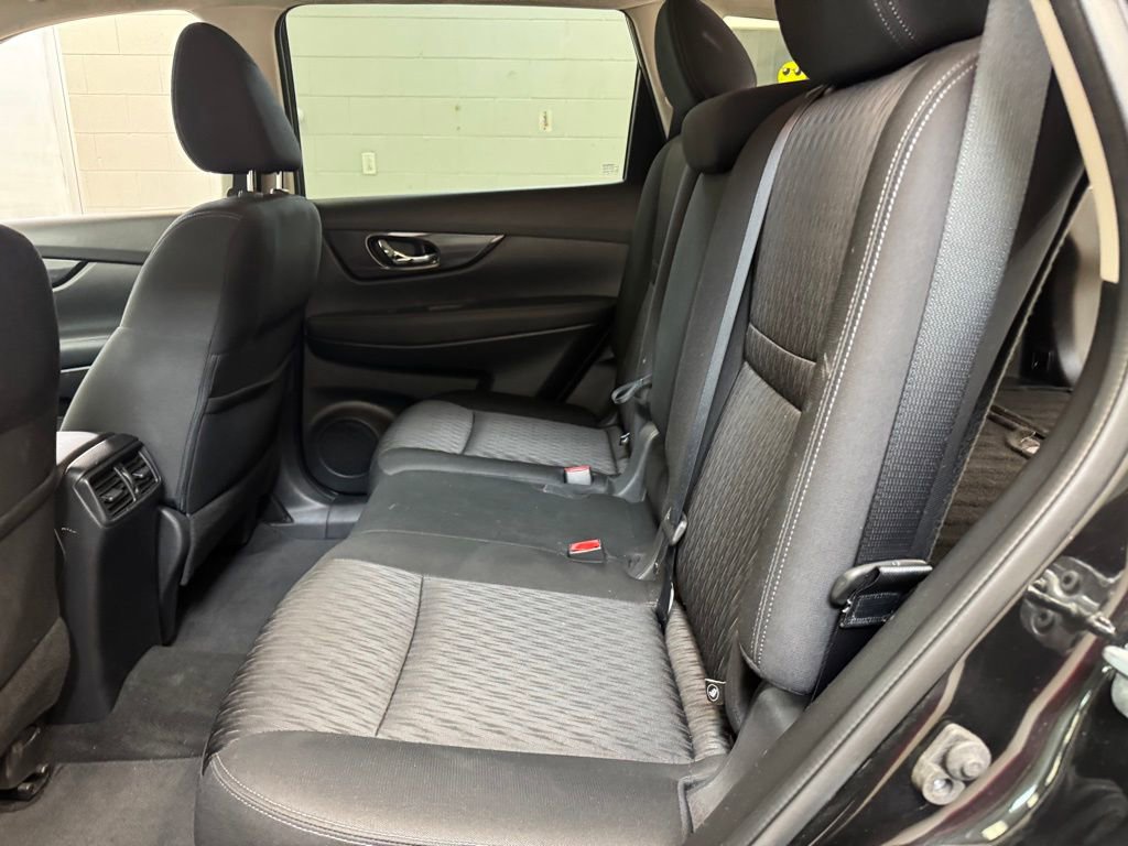 Used 2020 Nissan Rogue SV image 16