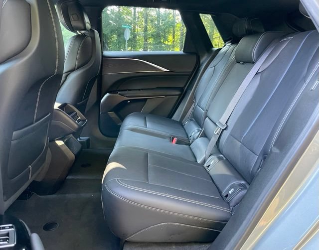 Used 2024 Cadillac Lyriq Luxury AWD/4WD image 16