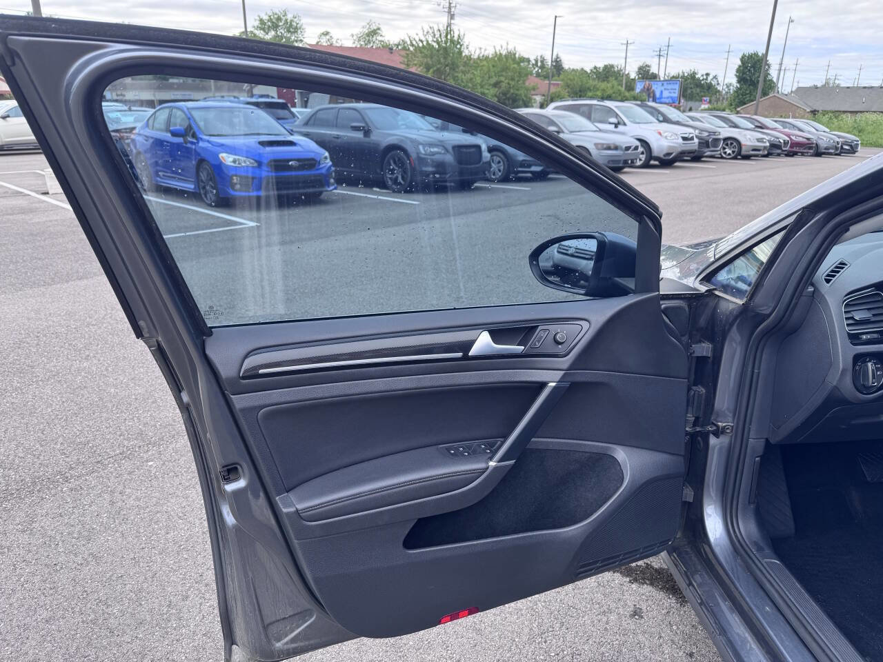 Used 2017 Volkswagen Golf S FWD image 10