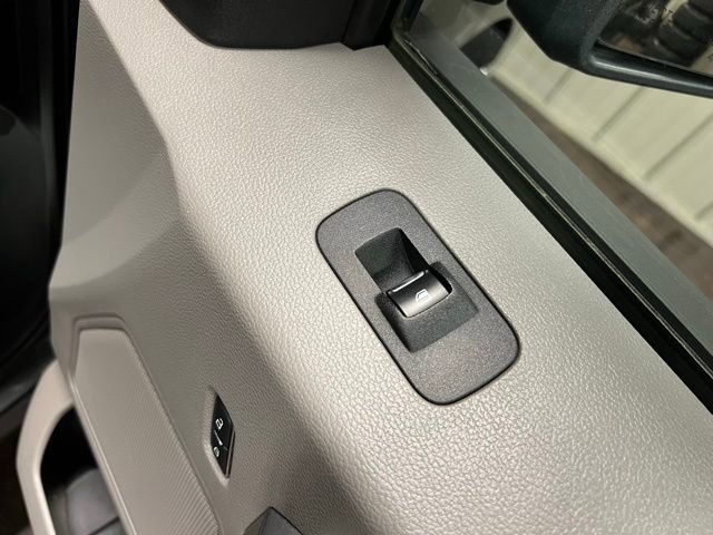 Used 2015 Ford F150 XLT image 23