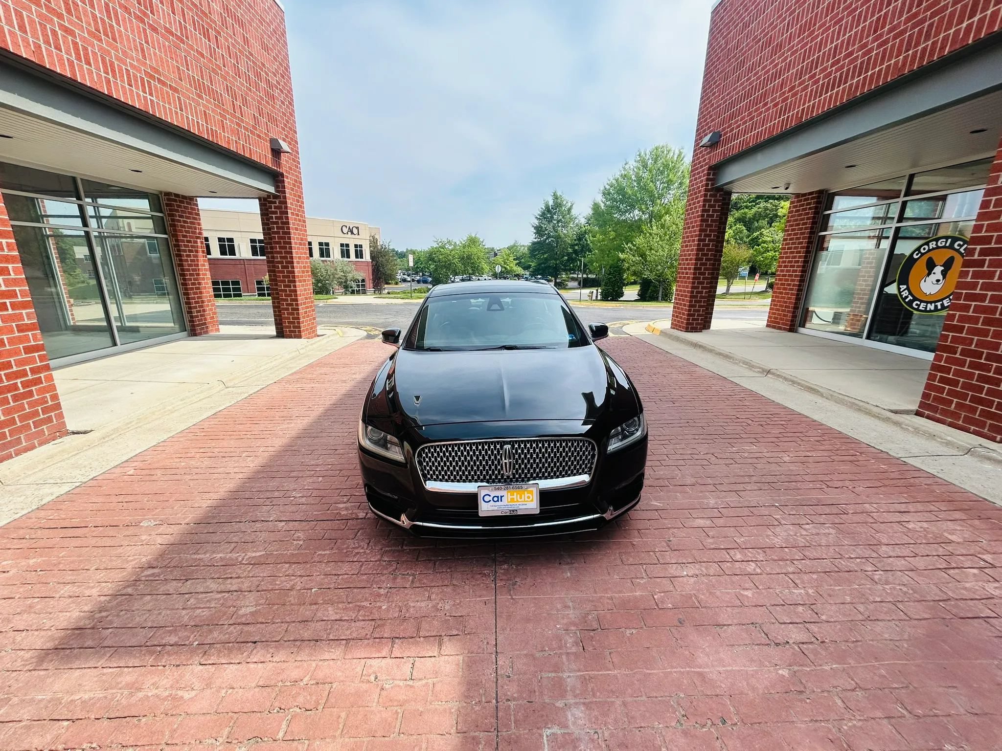 Used 2018 Lincoln Continental Select w/ Continental Climate Package AWD/4WD image 2