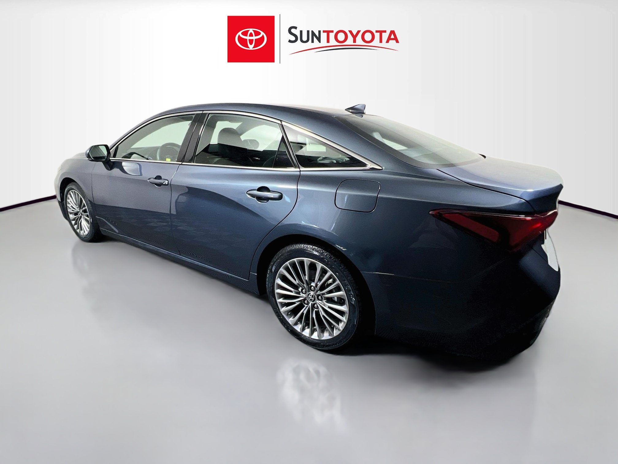 Used 2022 Toyota Avalon Limited w/ Advanced Safety Package FWD image 6