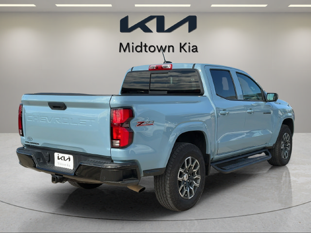 Used 2025 Chevrolet Colorado Z71 w/ Technology Package AWD/4WD image 3