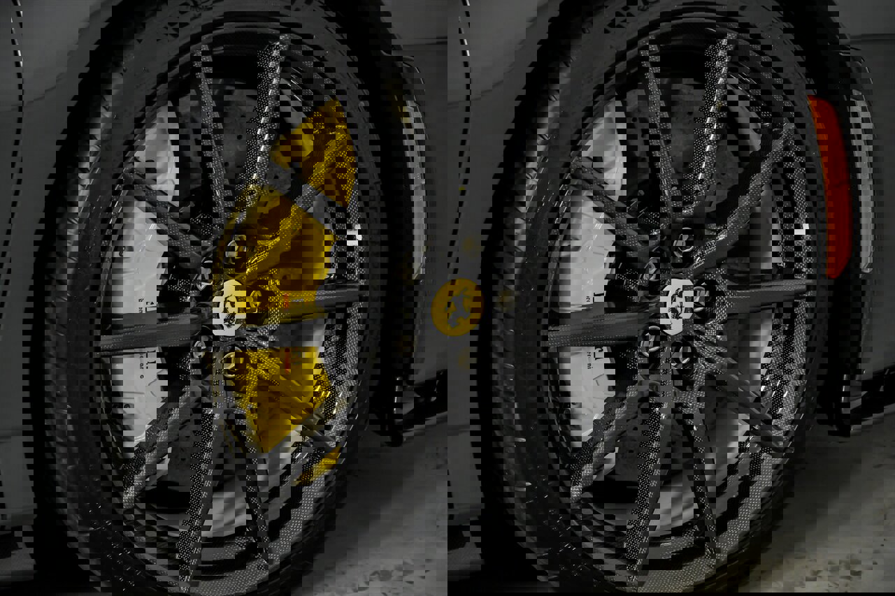 Used 2024 Ferrari SF90 Spider image 16