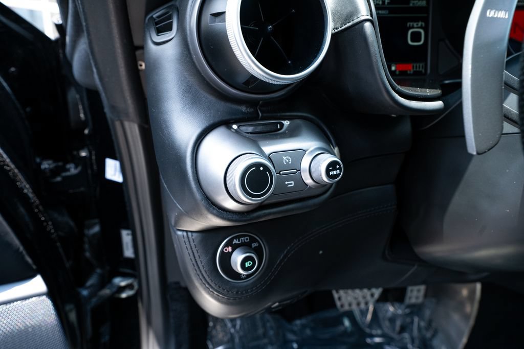 Used 2019 Ferrari Portofino RWD image 31
