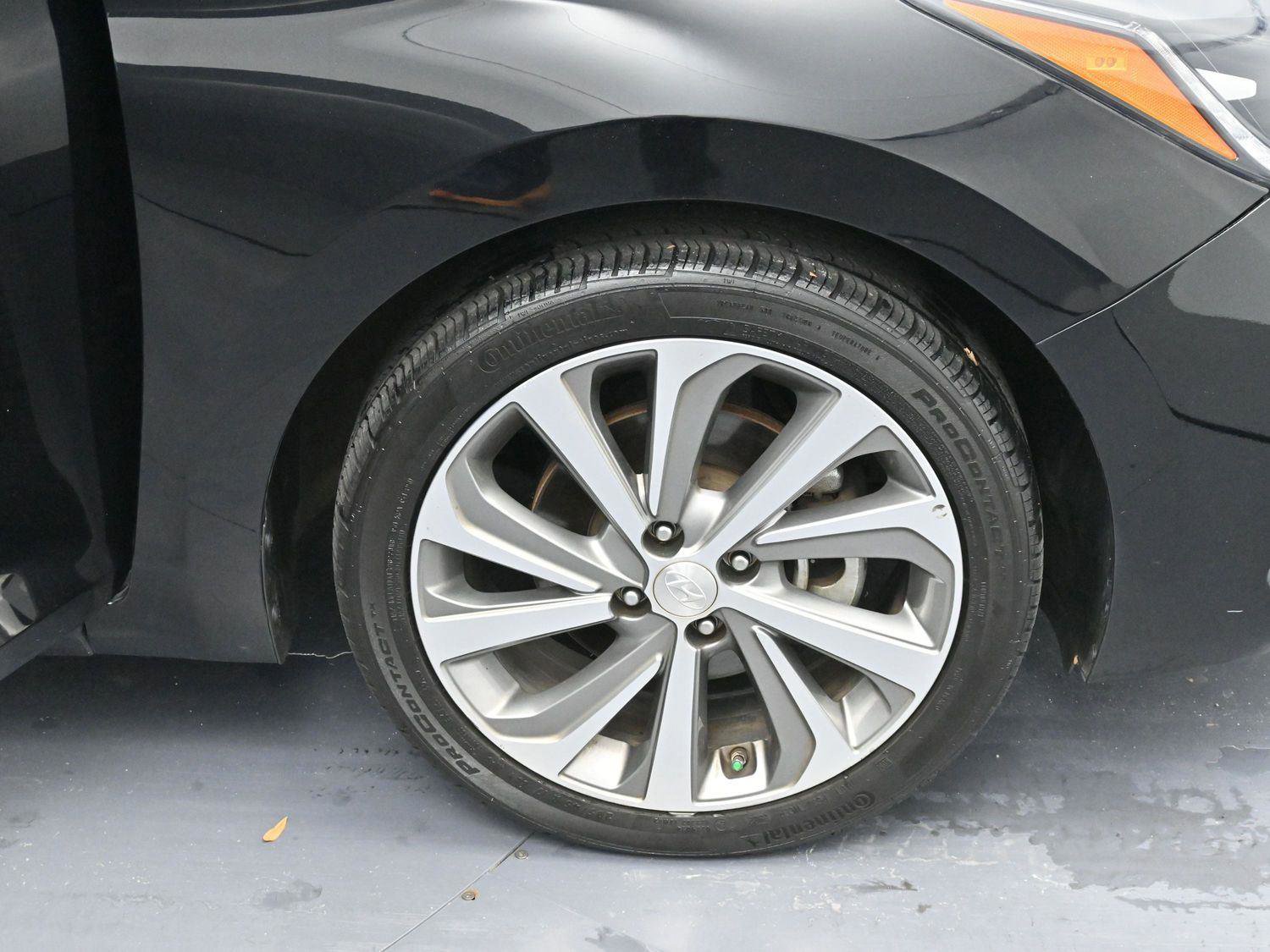 Used 2021 Hyundai Accent Limited image 31