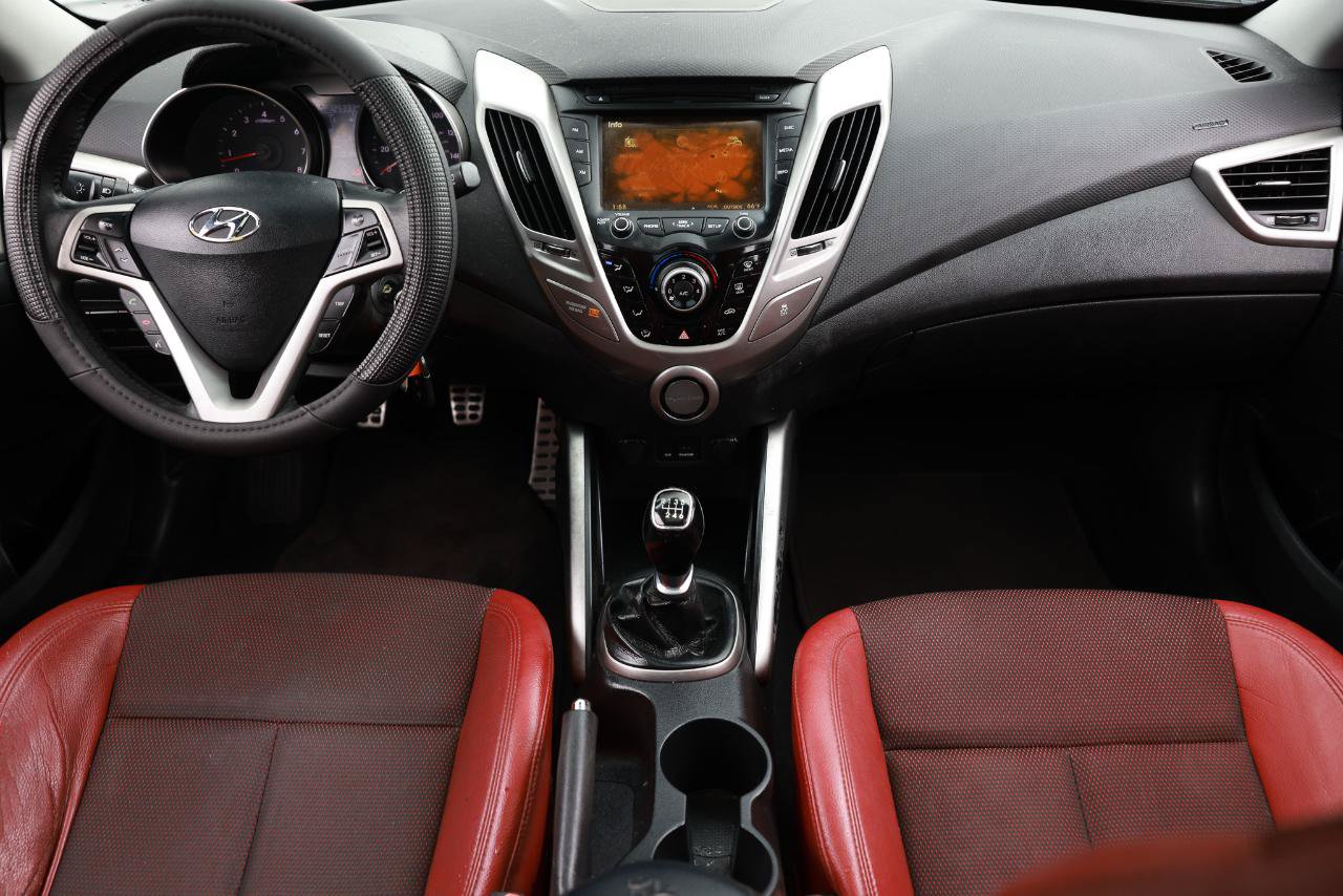 Used 2013 Hyundai Veloster w/ Style Pkg FWD image 2