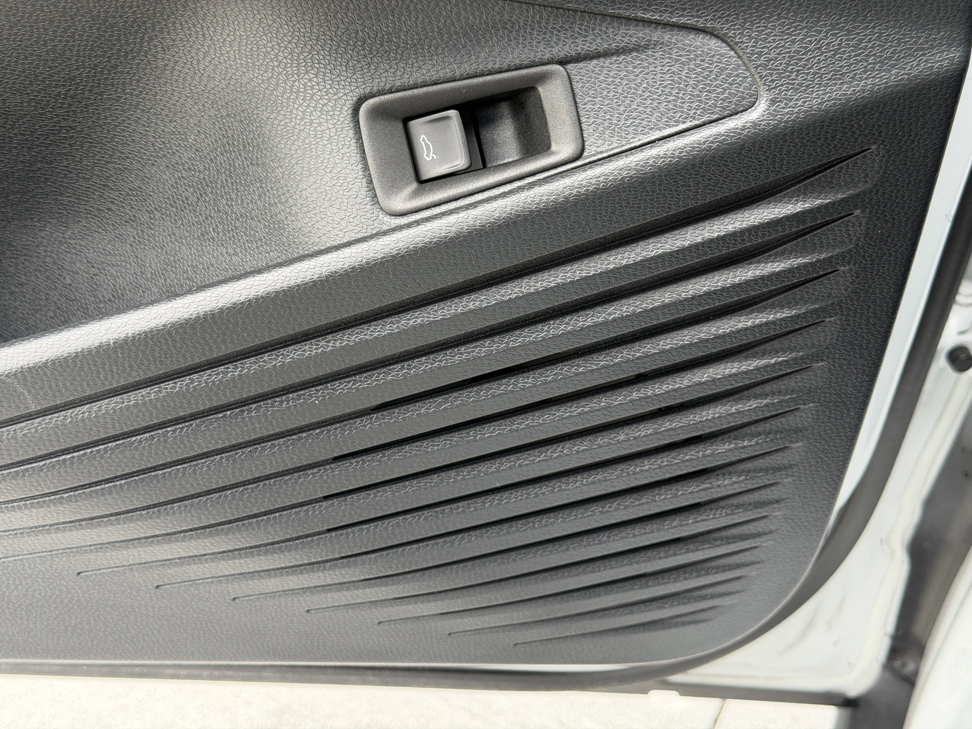 Used 2021 Volkswagen ID.4 Pro S RWD image 19