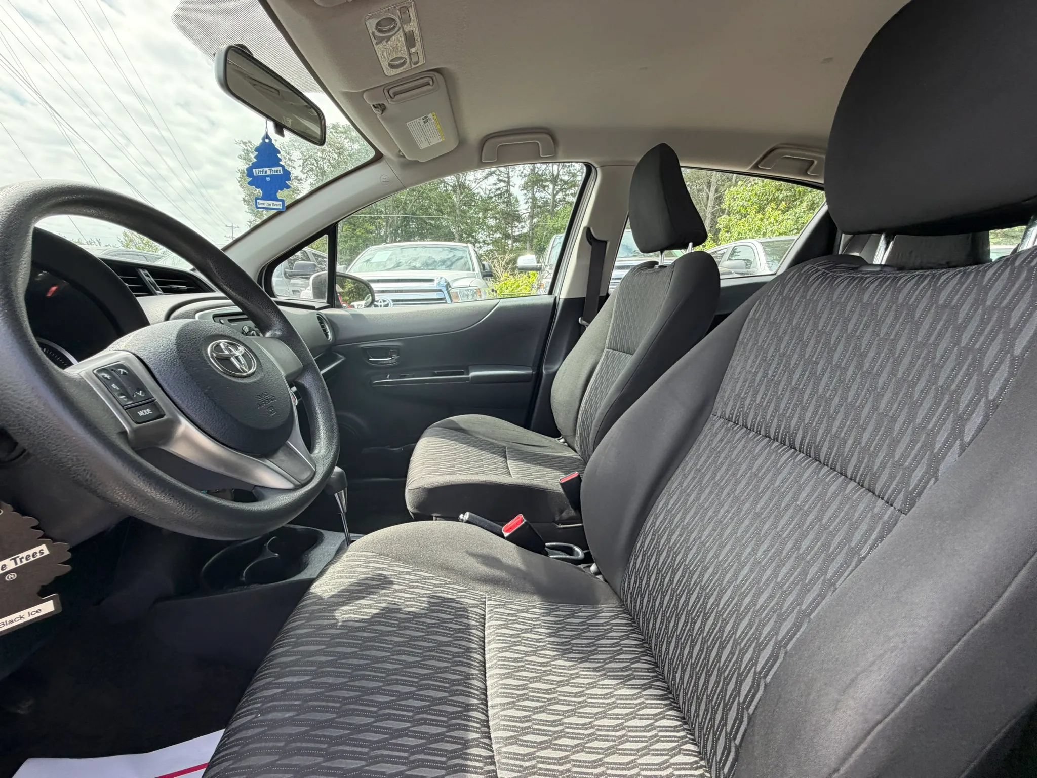Used 2014 Toyota Yaris LE FWD image 14