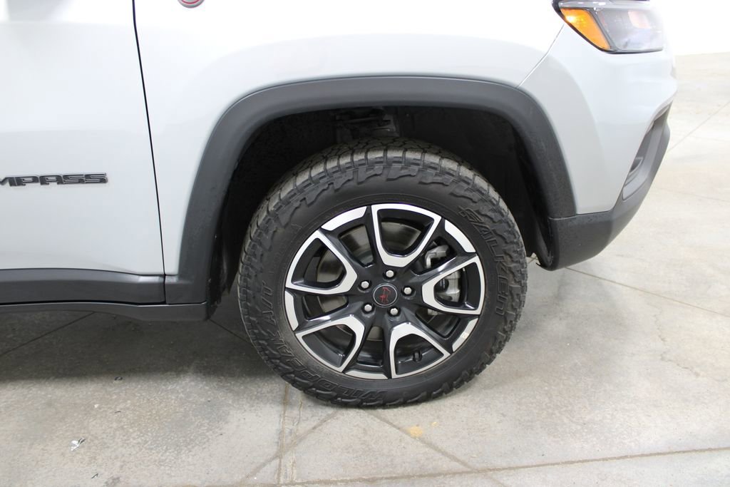 Used 2025 Jeep Compass Trailhawk AWD/4WD image 33