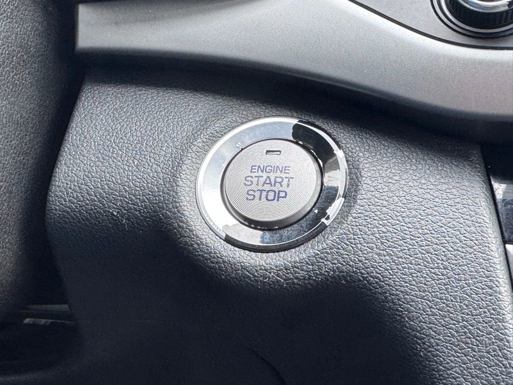 Used 2017 Hyundai Elantra Limited w/ Limited Tech Package 04 image 6