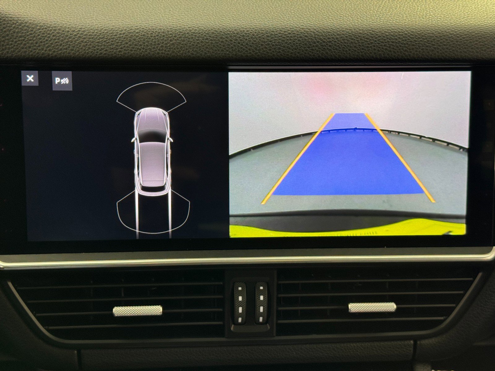 Used 2020 Porsche Cayenne E-Hybrid w/ Premium Package image 30