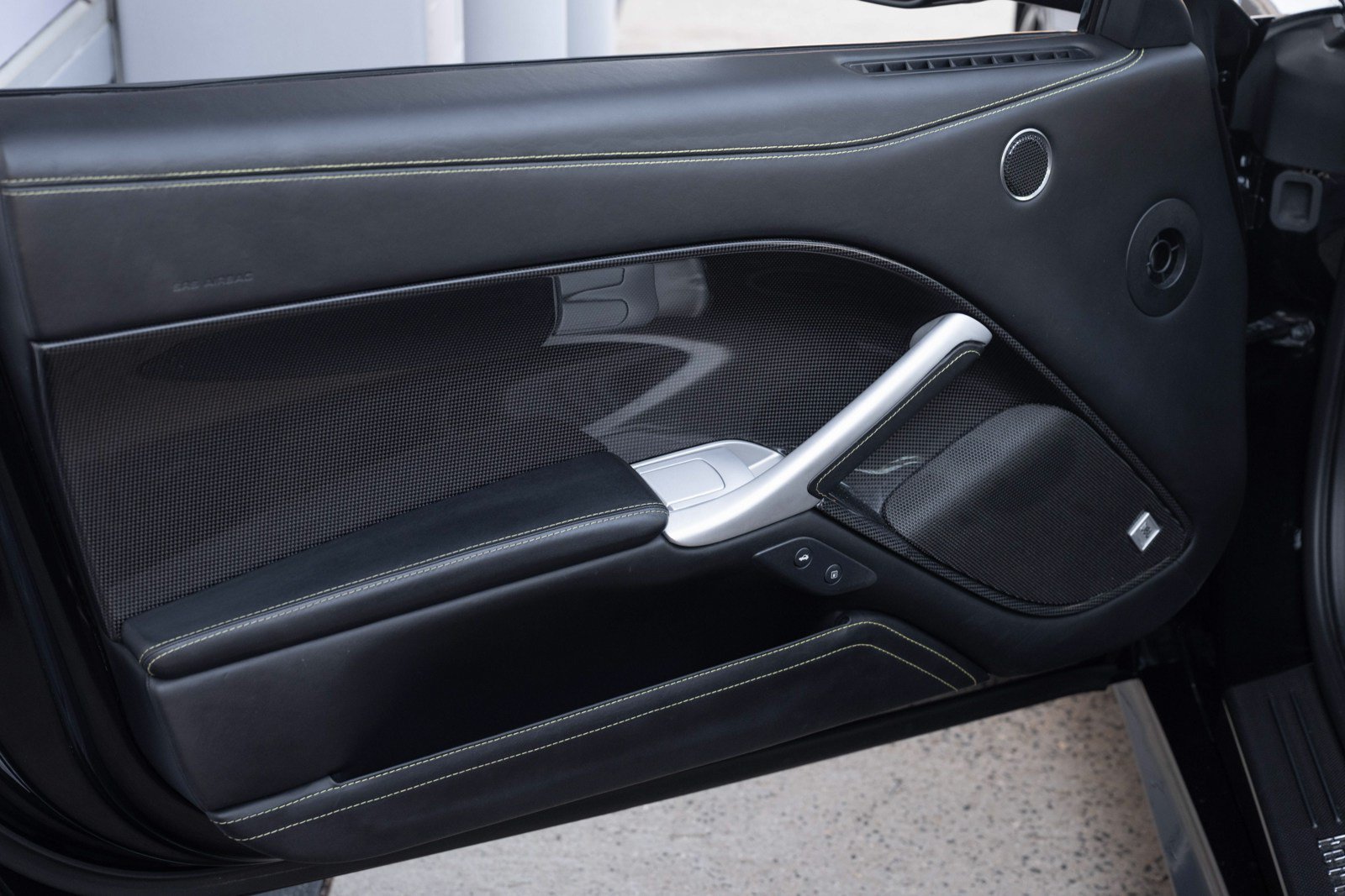 Used 2013 Ferrari F12 Berlinetta RWD image 27