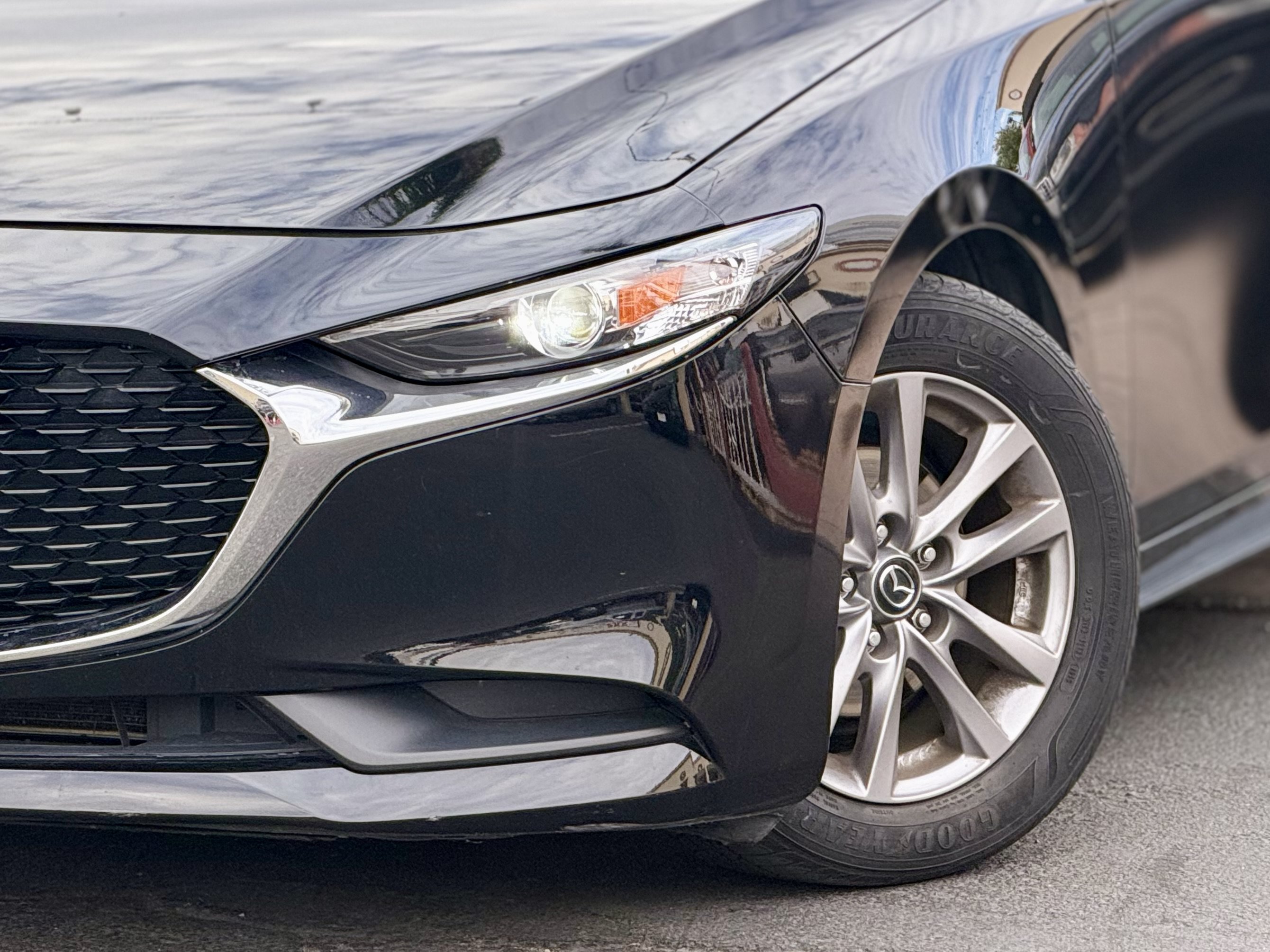 Used 2021 MAZDA MAZDA3 Sedan FWD image 5