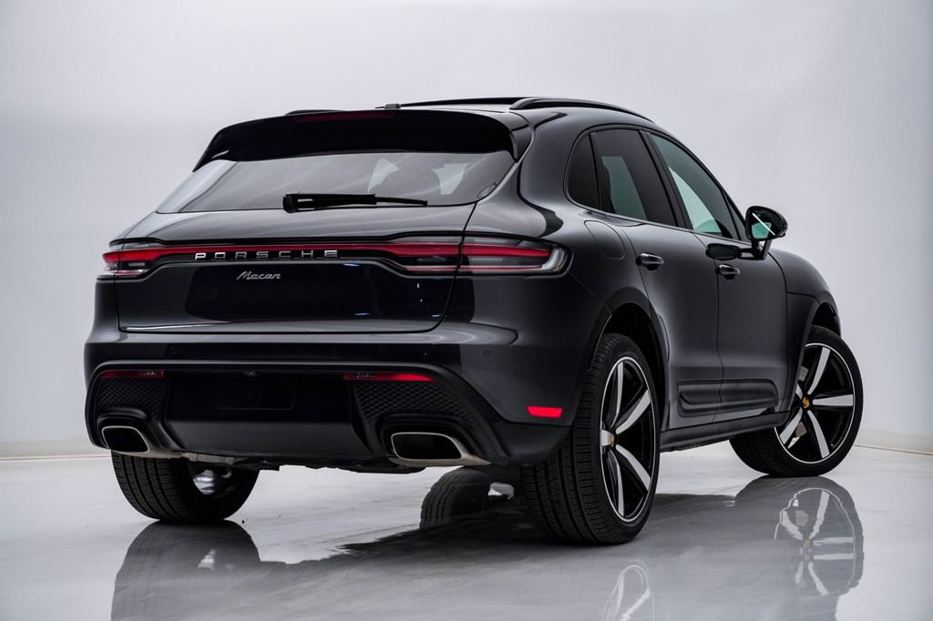 Certified 2025 Porsche Macan image 11