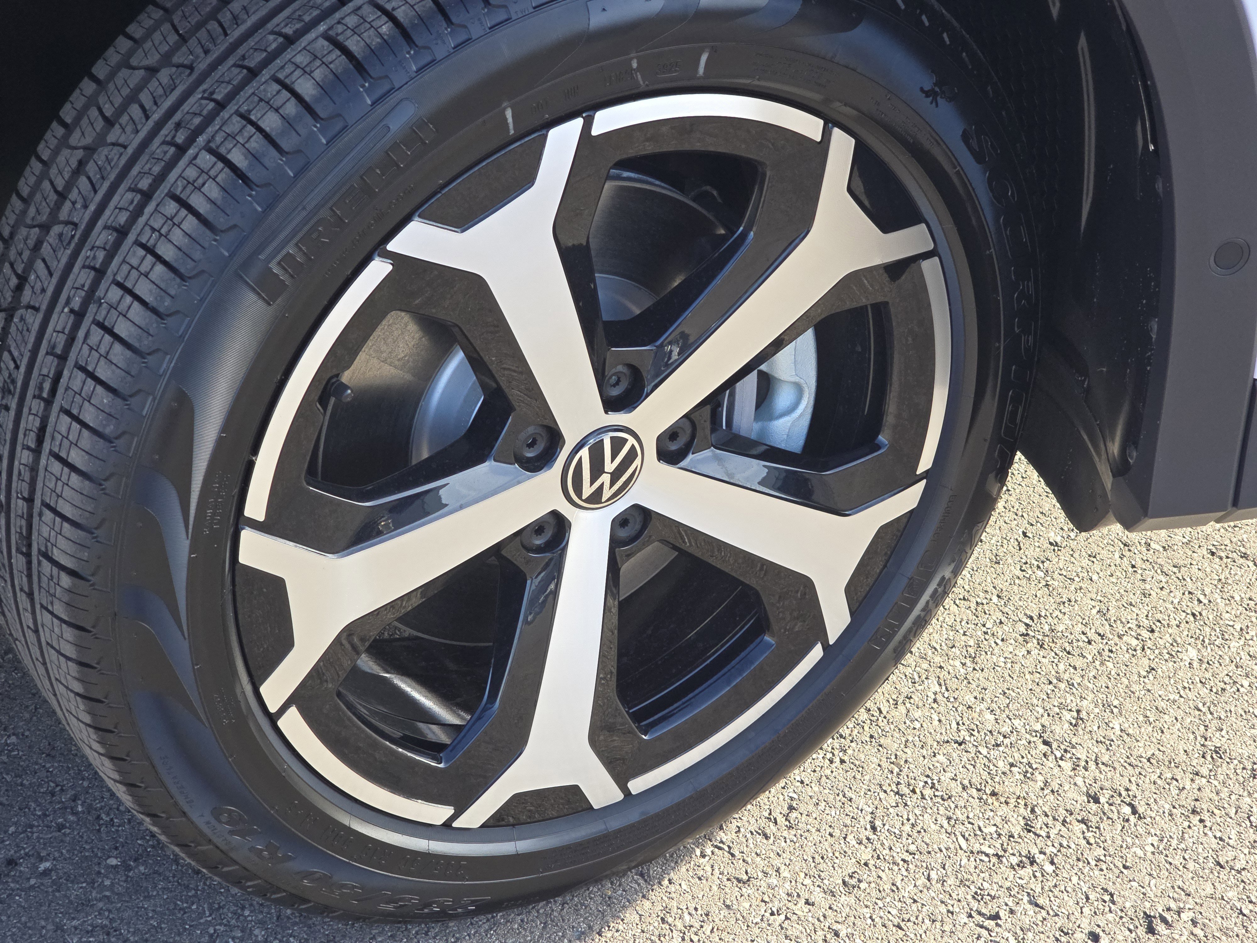 New 2026 Volkswagen Tiguan SE image 14