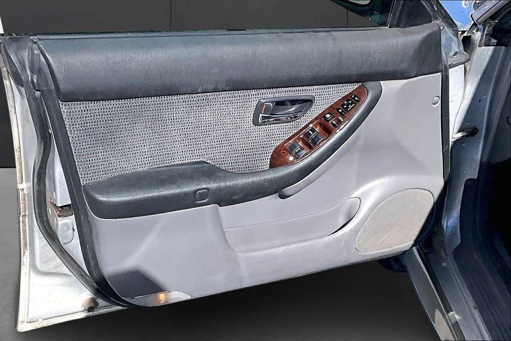 Used 2003 Subaru Outback Wagon image 14