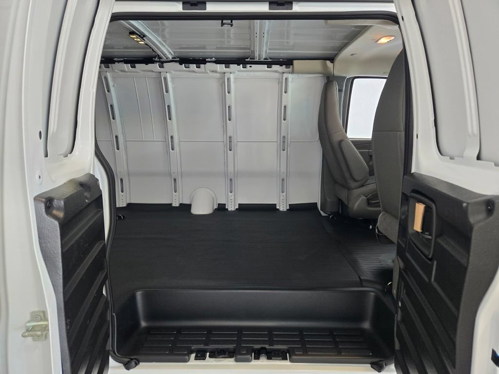 New 2026 Chevrolet Express 2500 Extended w/ Driver Convenience Package RWD image 7