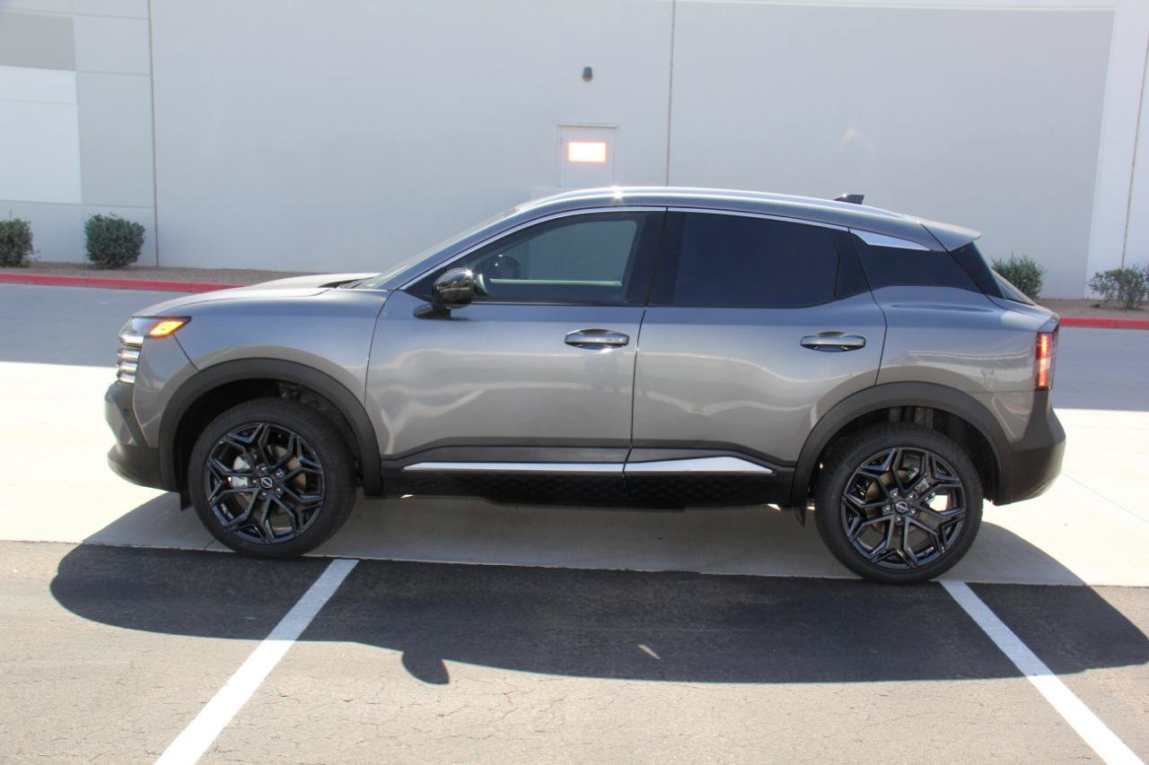 Used 2026 Nissan Kicks SR FWD image 8